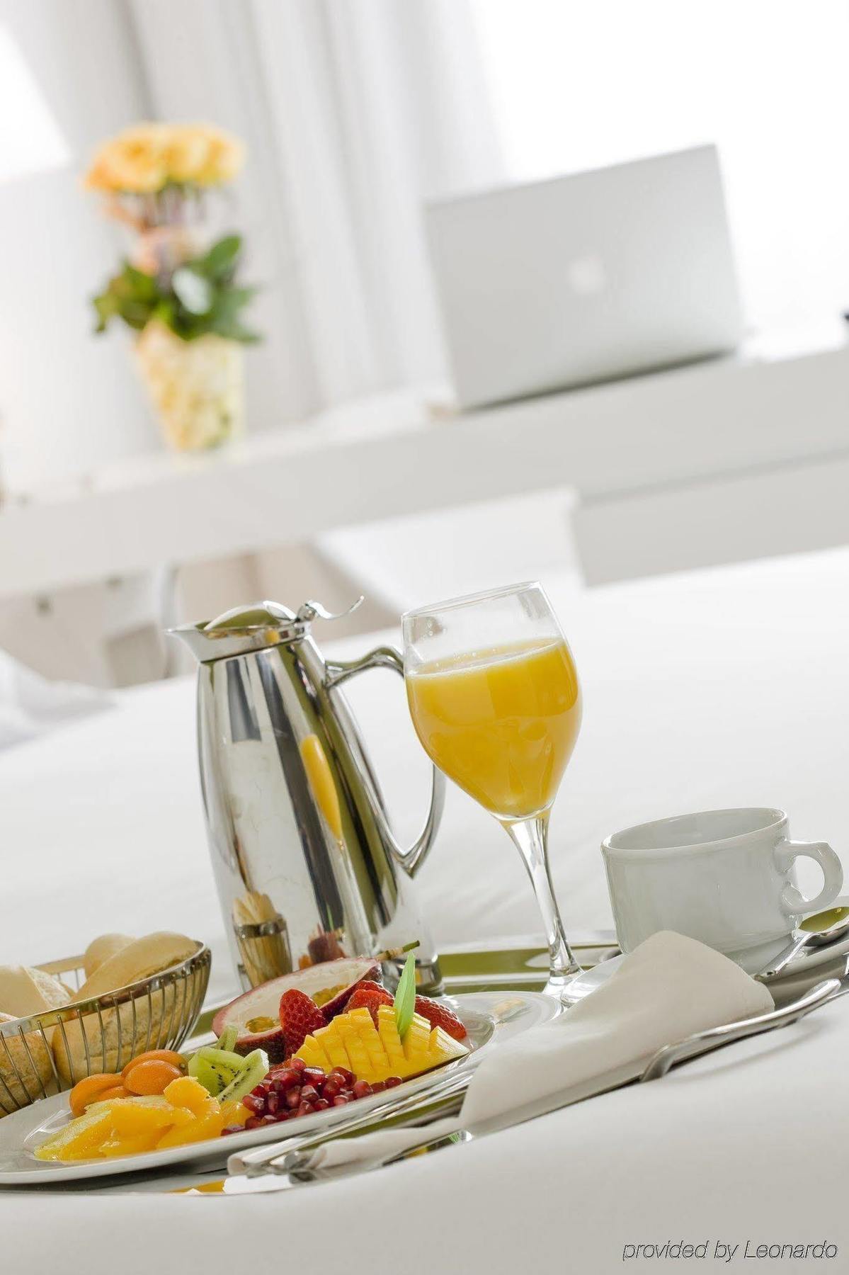 Hotel Occidental Castellana Norte 4*