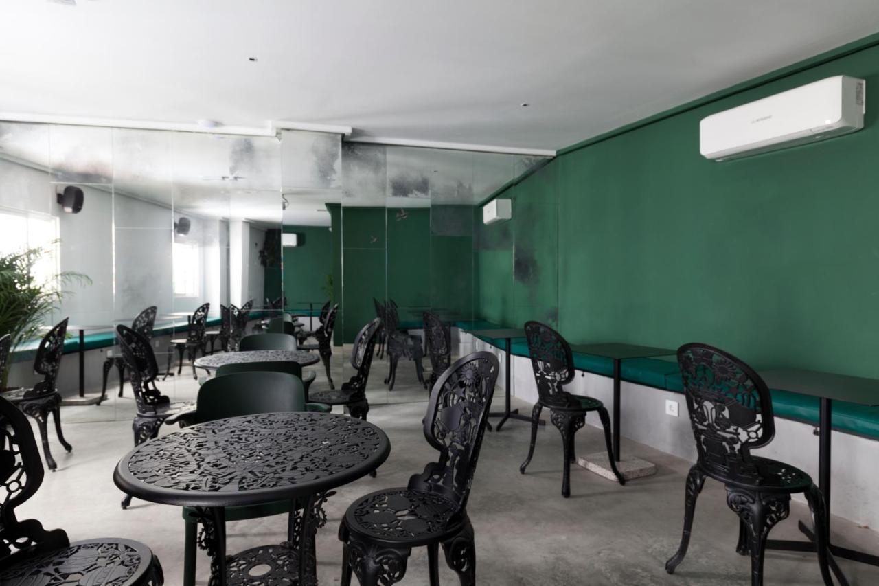 2060 The Newton Hostal *
