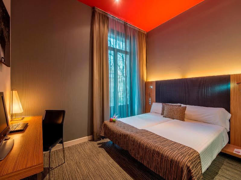 Petit Palace Plaza Del Carmen Hotel