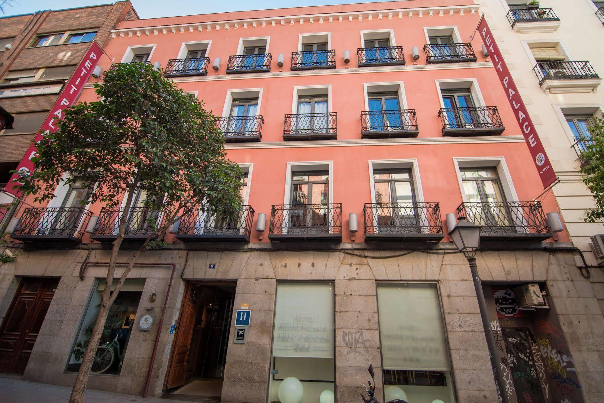 Petit Palace Tres Cruces Hotel
