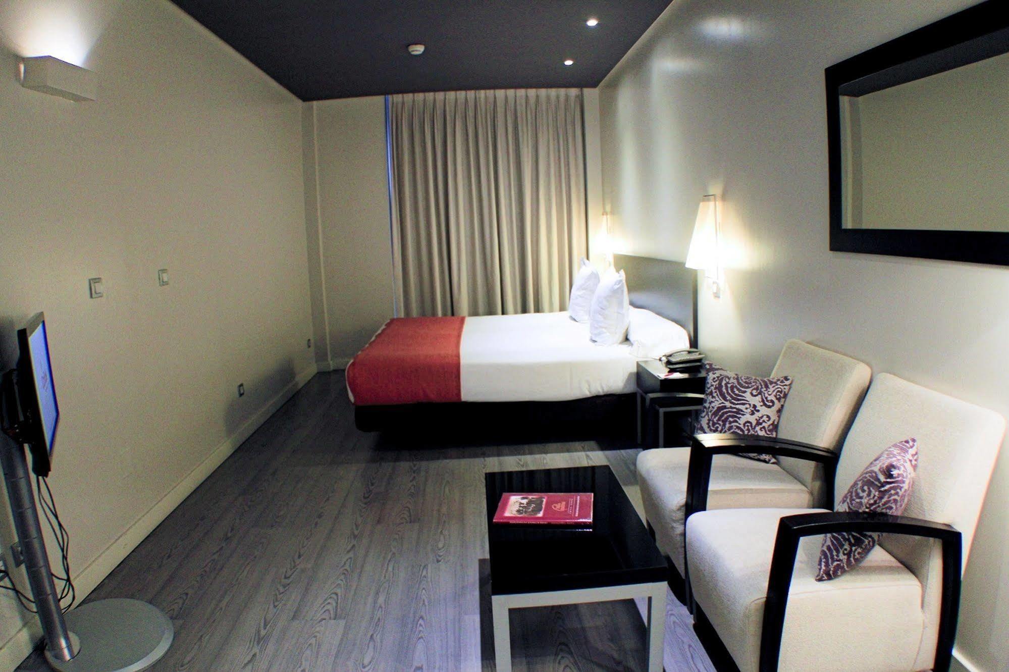 Viena Plaza De España Apartahotel 3*