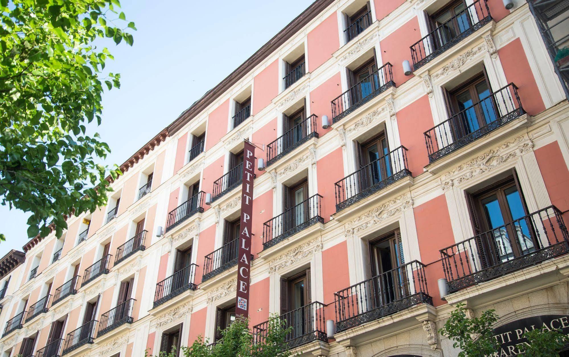 Hotel Petit Palace Arenal 3*