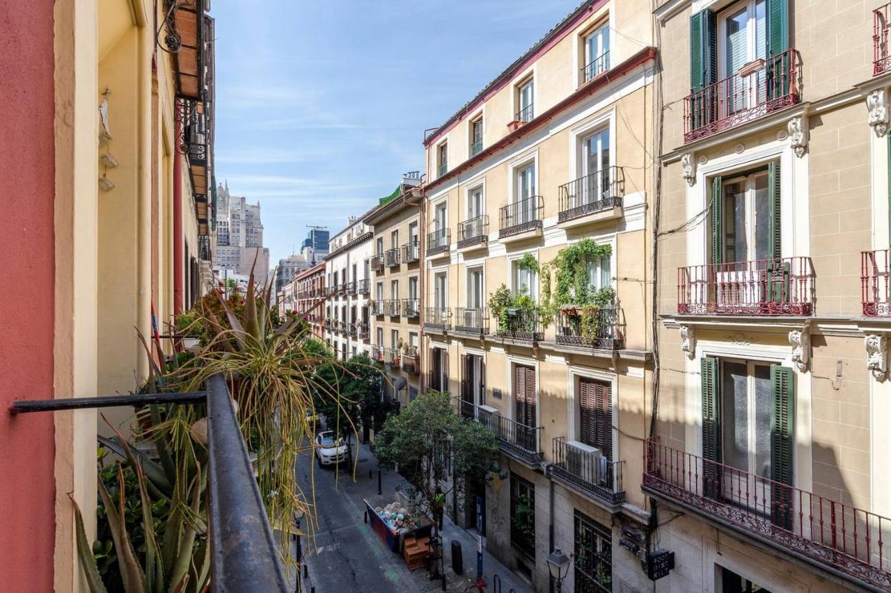 Flaring New Next To Gran Via By Batuecas *