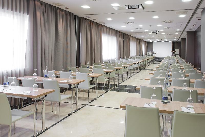 Hotel Nh Ribera Del Manzanares 4*