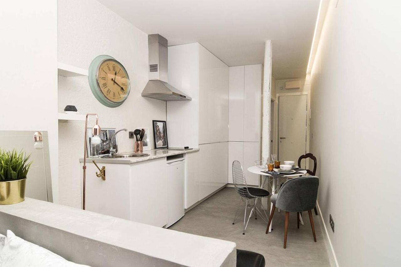 Modern In Embajadores Street By Batuecas * Madrid