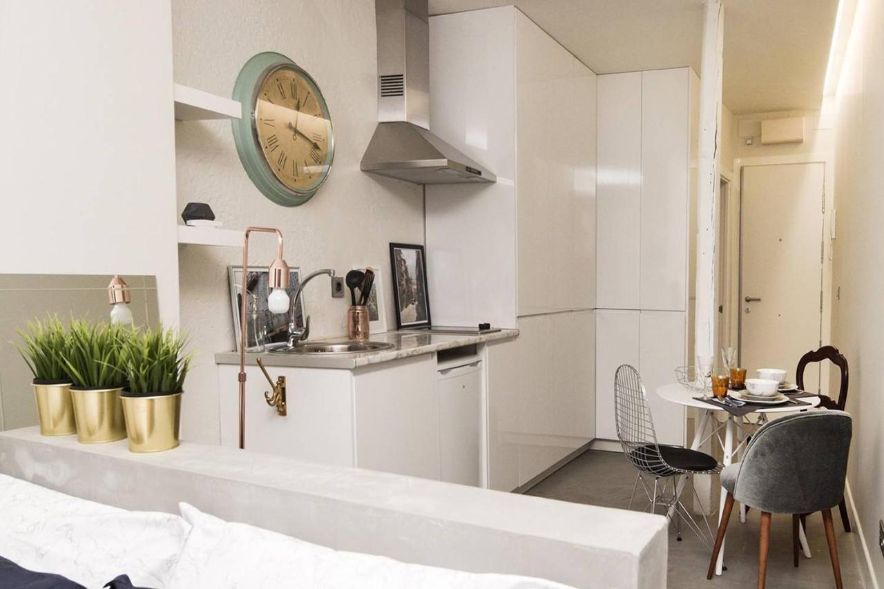 Modern In Embajadores Street By Batuecas * Madrid