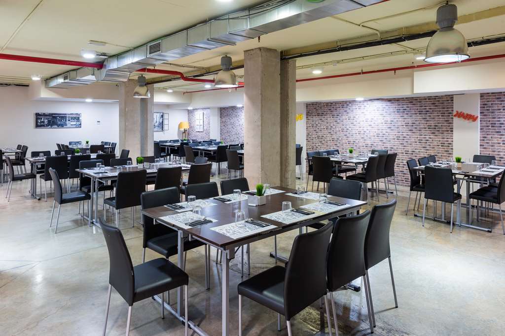 Apartahotel Airport Suites, Affiliated By Meliá 2*