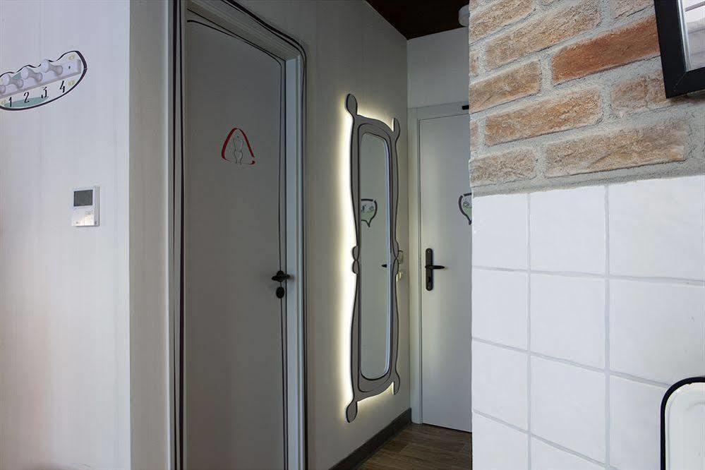 Room00 Ventura Hostal