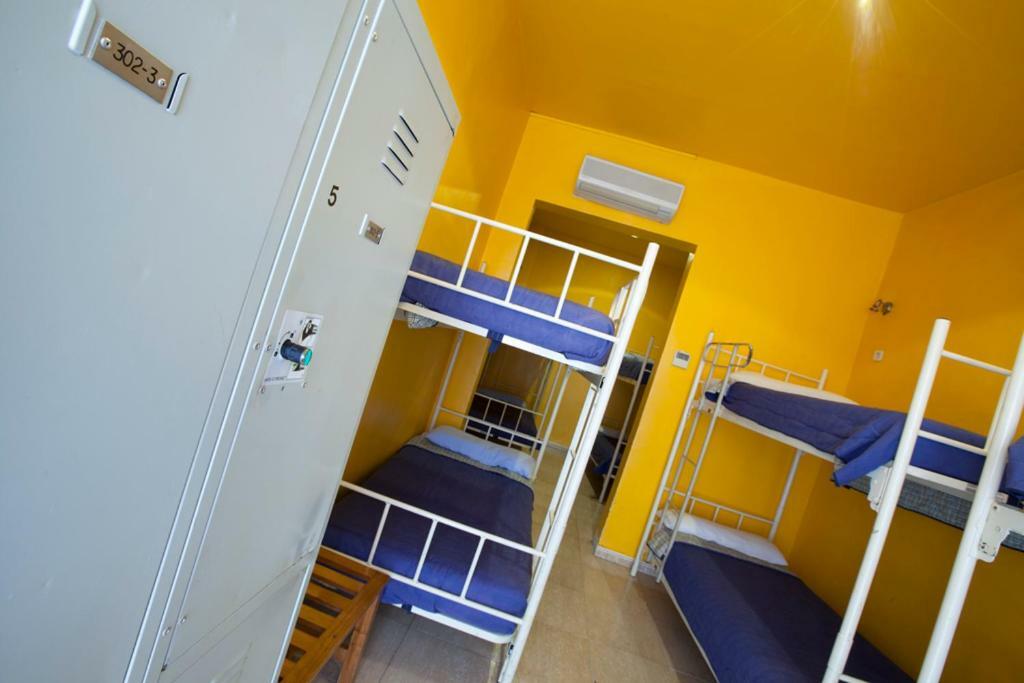 La De Huertas Hostal *