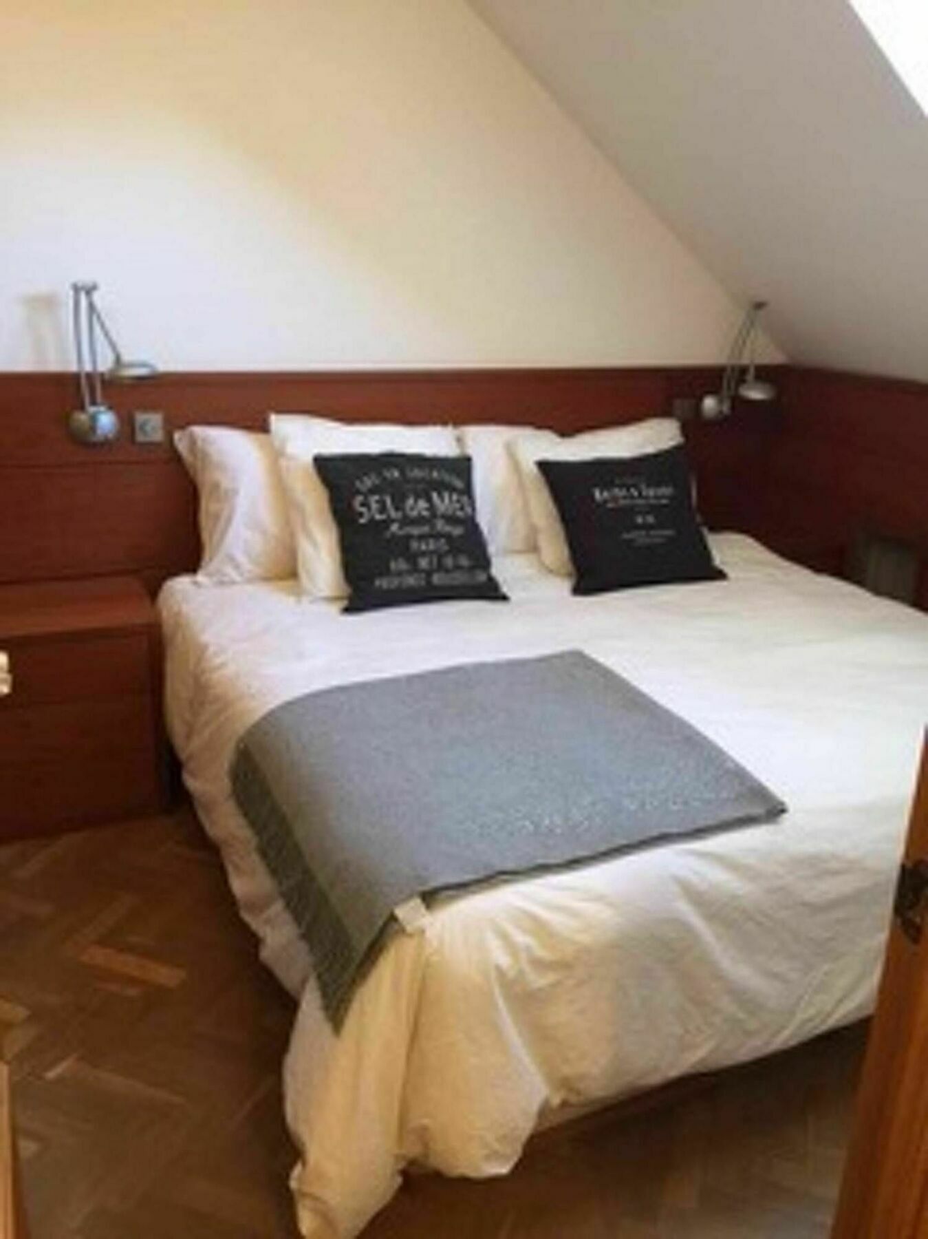 With 2 Bedrooms In Madrid, With Wonderful View, Furnish * Madrid