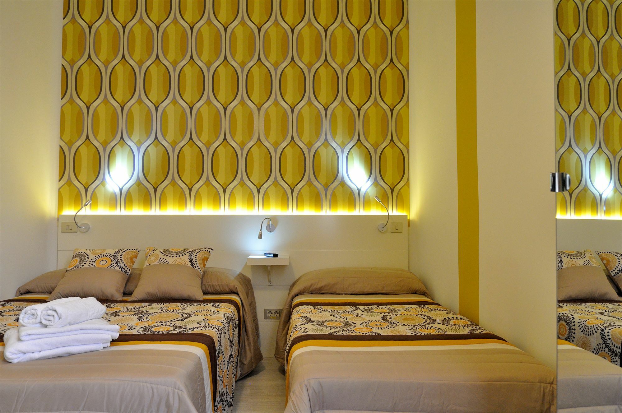 Far Plaza Mayor Hostal