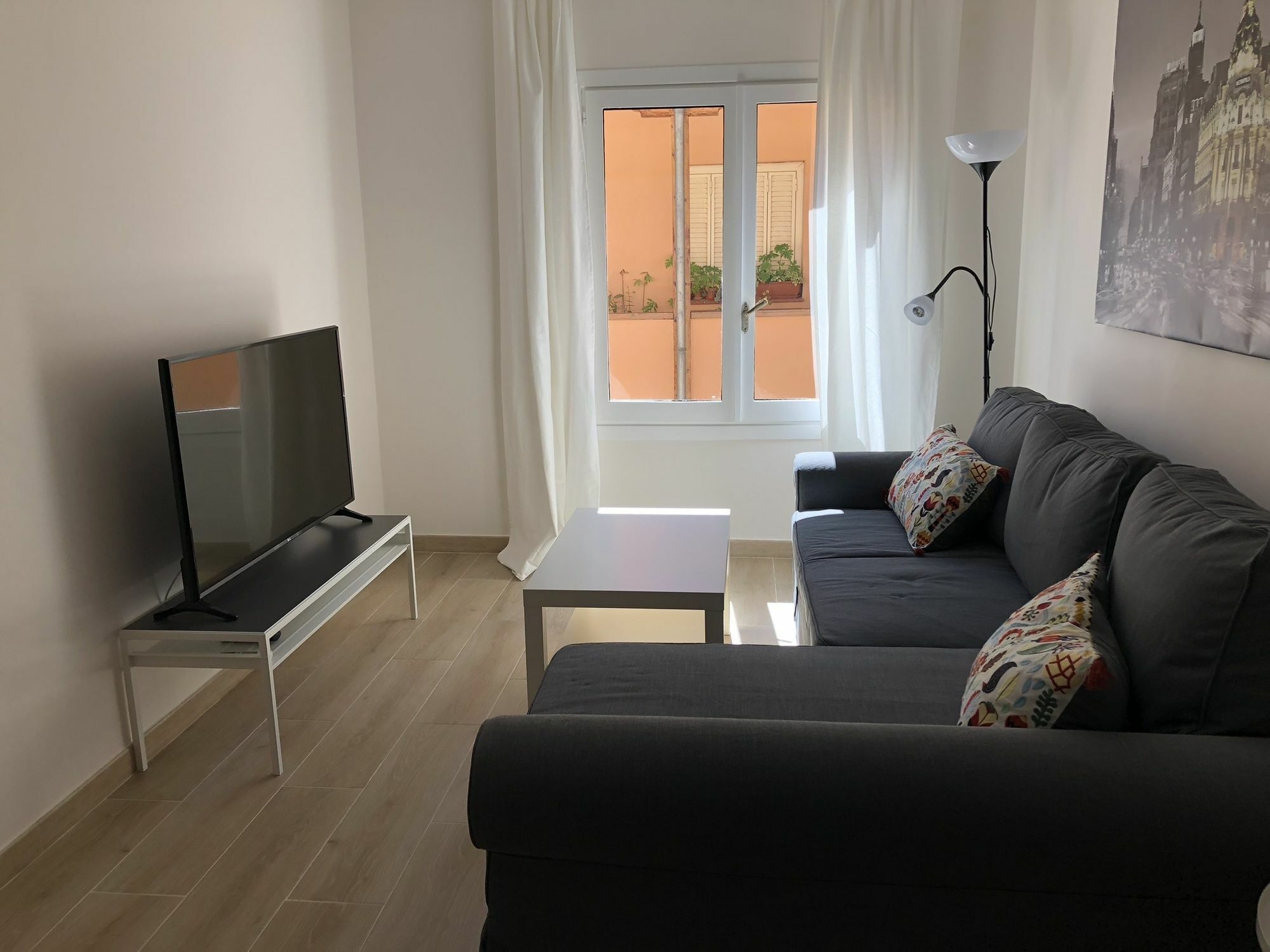 Piso En Edificio Barroco Madrid. Apartamento Madrid