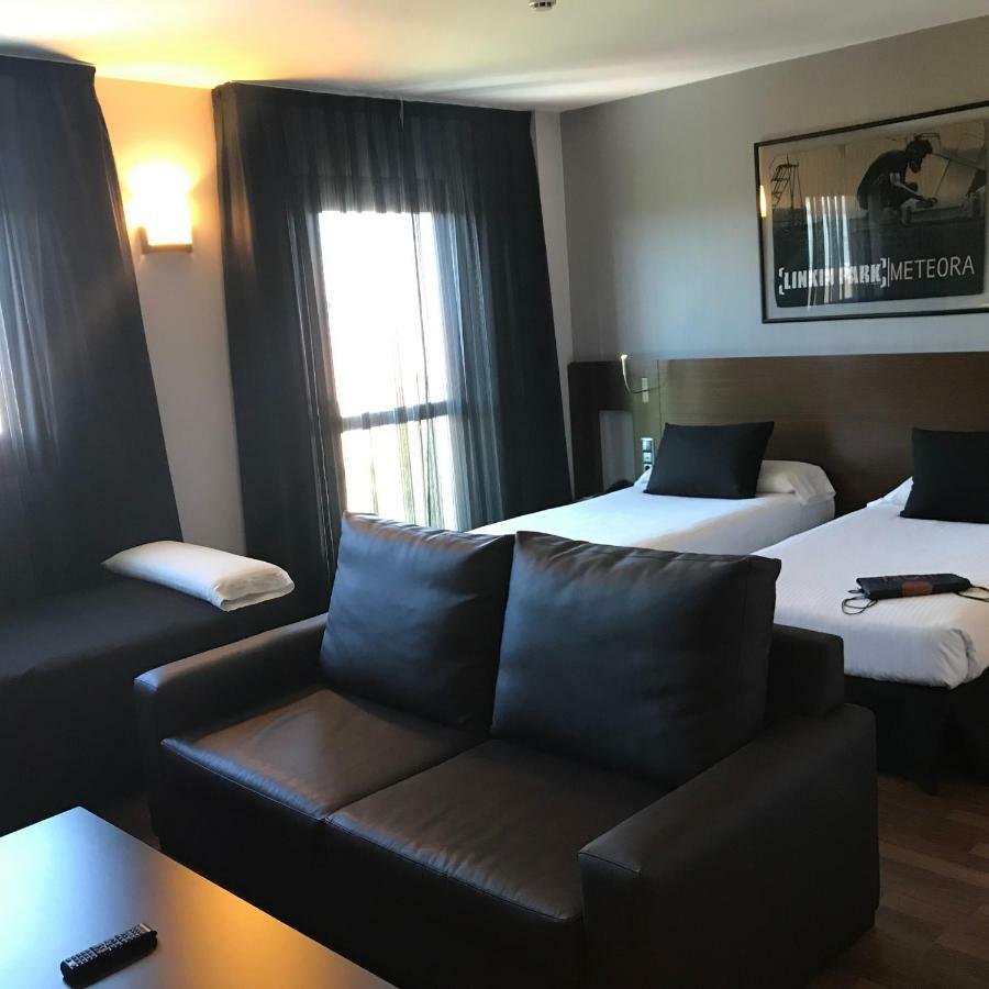 Tach Airport Hotel 4*