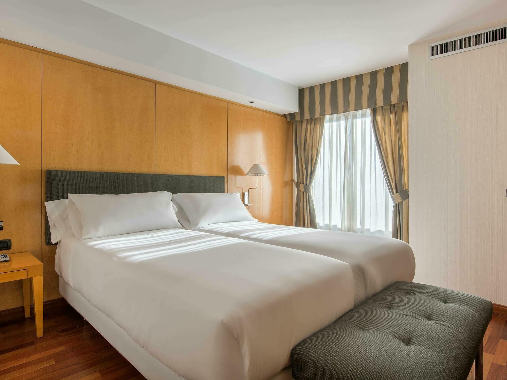 Nh Paseo De La Habana Hotel 4*