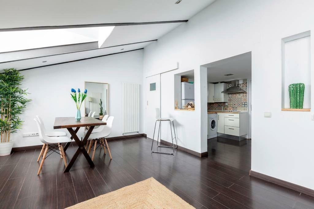 Stunning Newly Refurbished Loft At Malasaña's Heart *