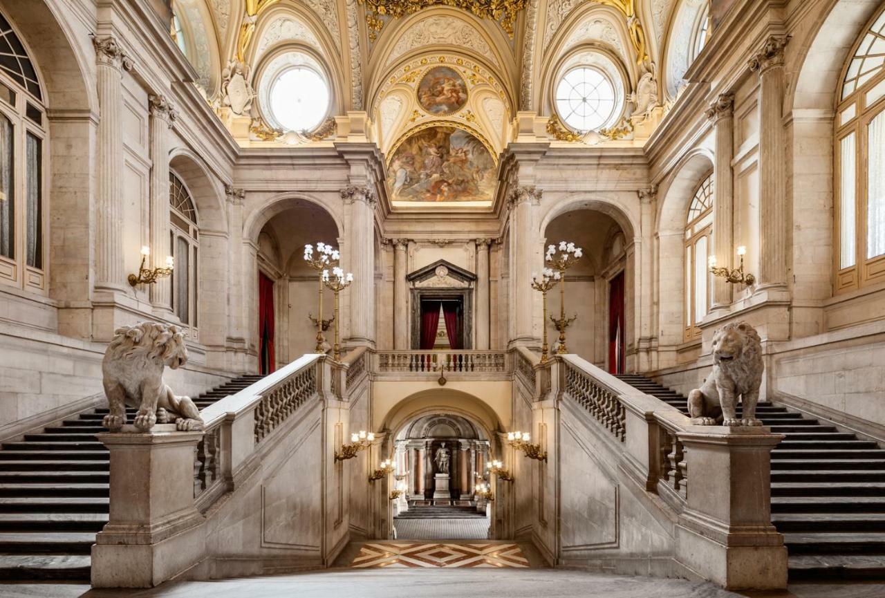 Center. Royal Palace *
