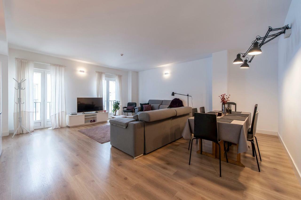 Hellenhost - Gran Via Apartment