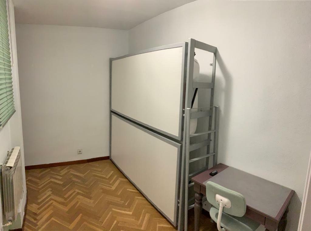 Acogedor Apartamento Muy Bien Conectado Y Equipado En Apartamento Madrid