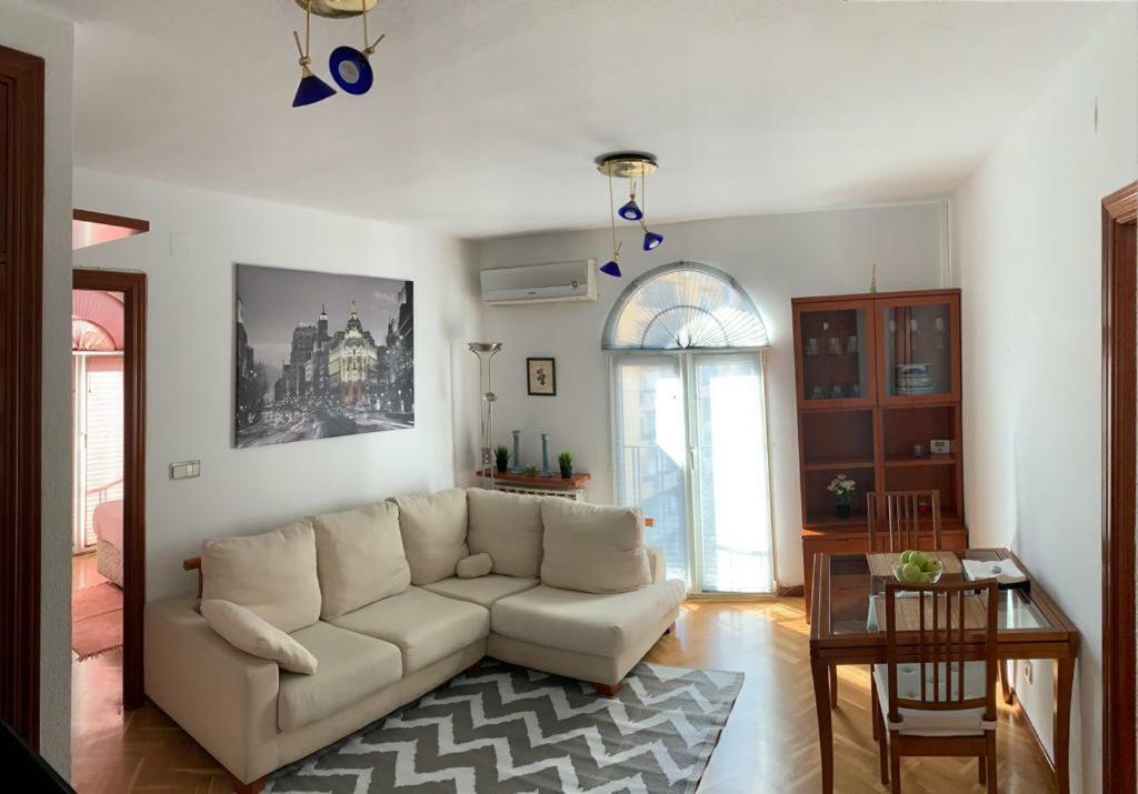 Acogedor Apartamento Muy Bien Conectado Y Equipado En * Madrid