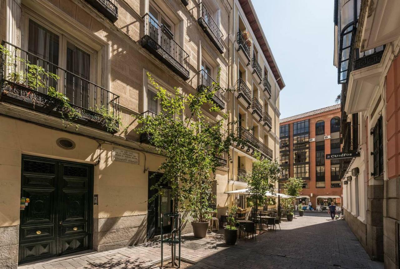 Explore From A Warm With Patio At A Newly Refurbished Manorial Building Apartamento Madrid