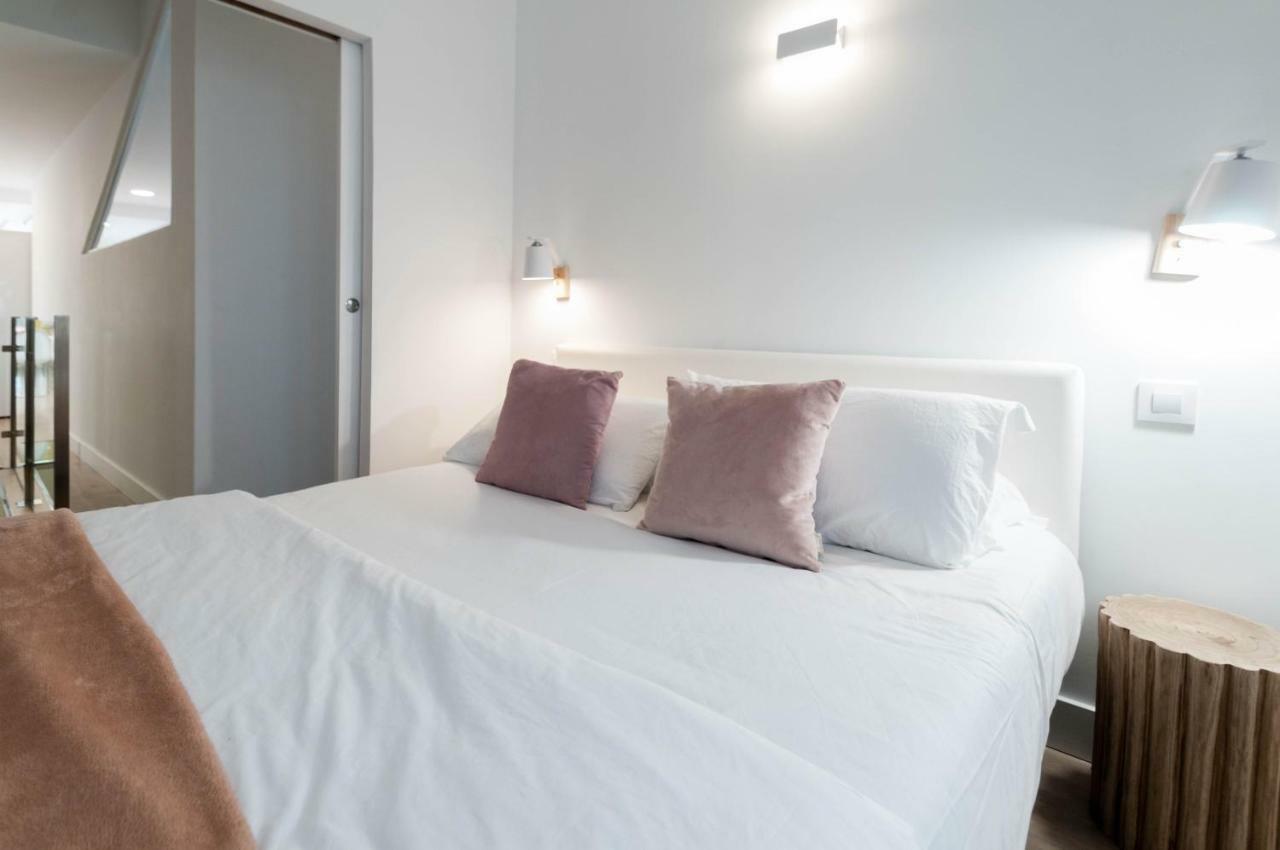 Hellenhost - Gran Via Vii *