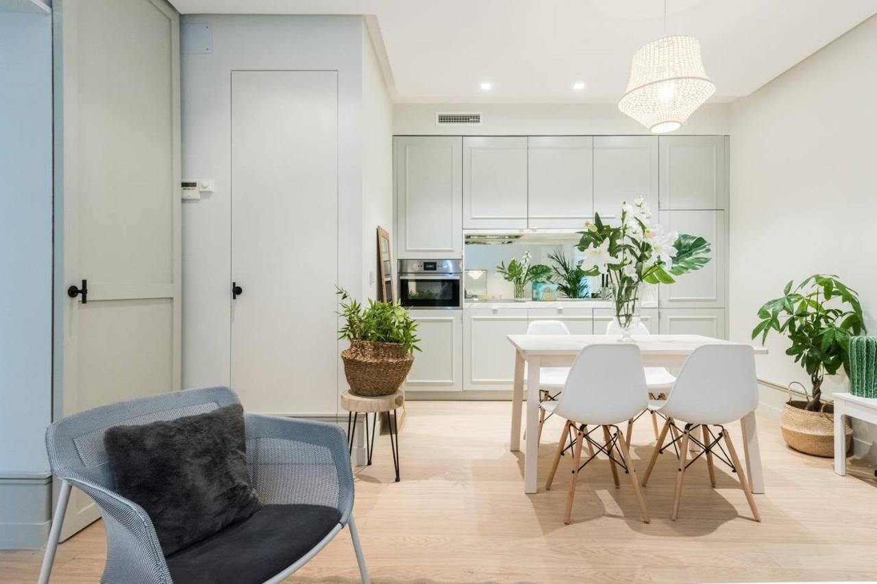 Explore From A Warm With Patio At A Newly Refurbished Manorial Building Apartamento Madrid