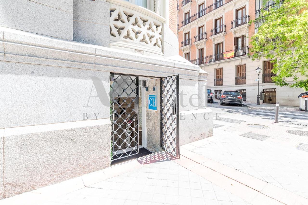 Ayz Juan De Mena - Auto Check-in *