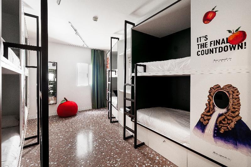 2060 The Newton Hostal