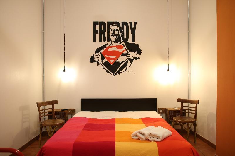 Way Hostel *