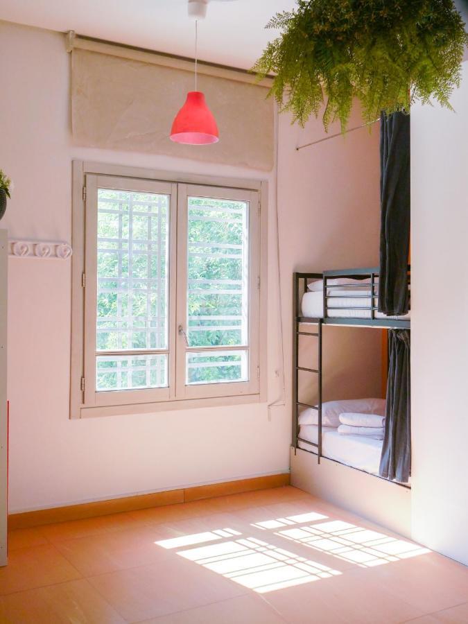 Urban Hostal
