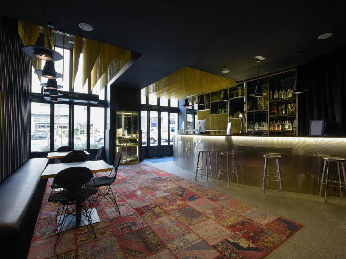 Hostal Bluesock *
