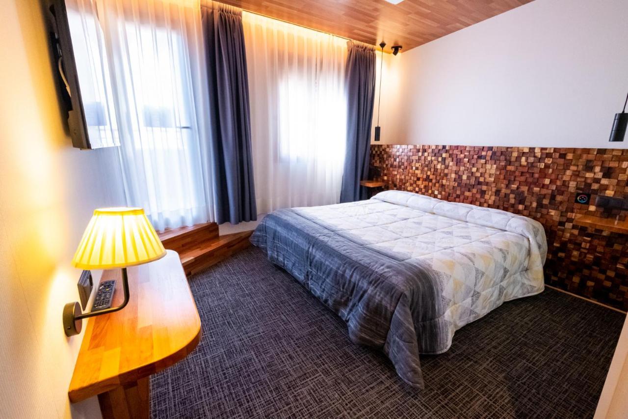 Far Bernabeu Hostal *