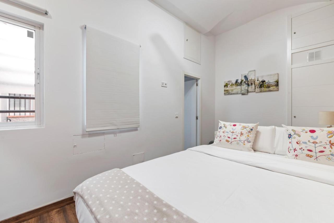 Contemporary Flat With 1-bedroom In Apartamento *