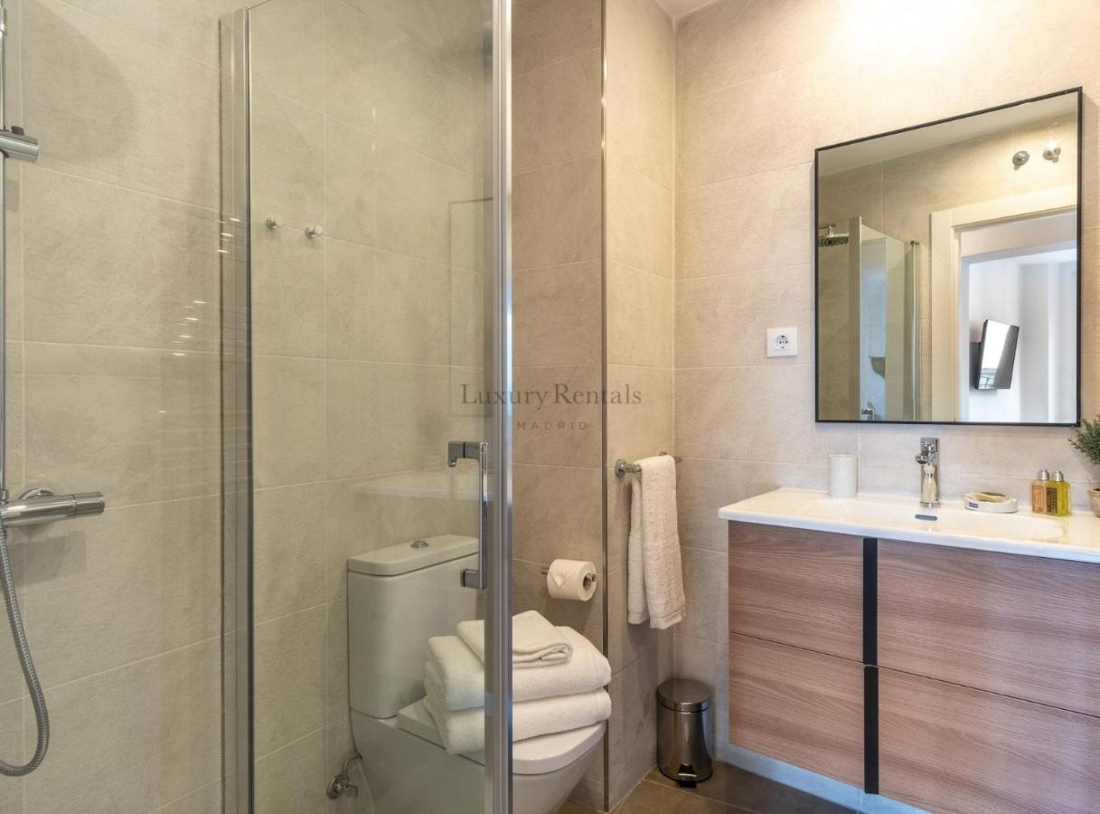 Charming For 4 Steps Away From Mercado De San Miguel , Calle Mayor Iv Apartamento *