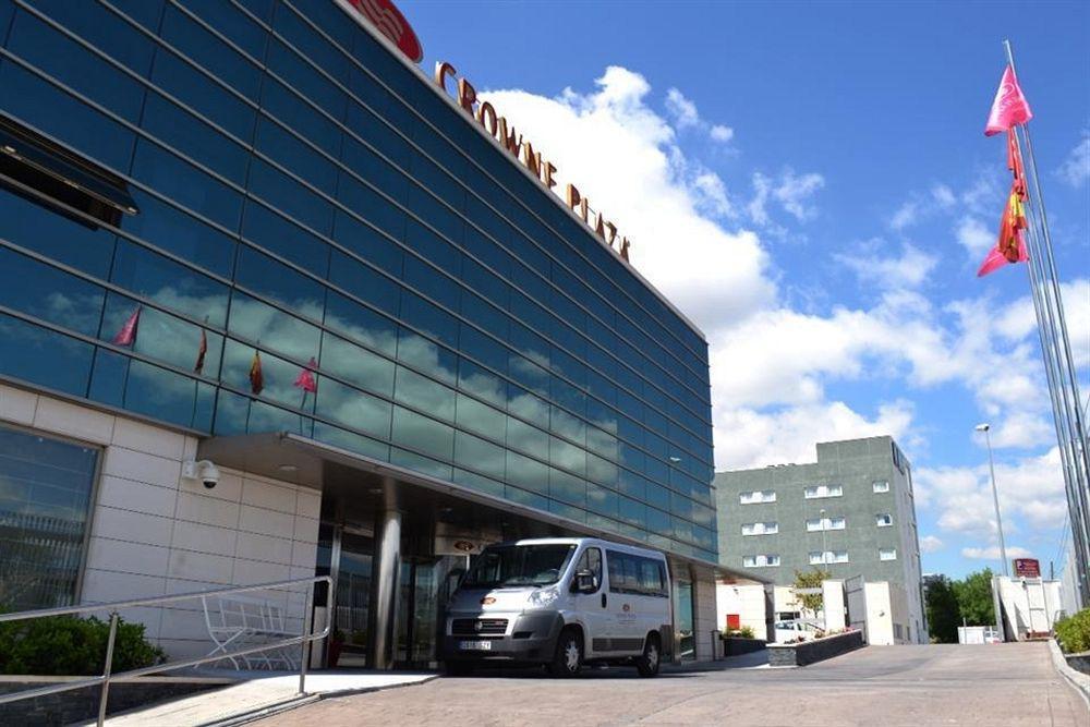 Crowne Plaza Airport