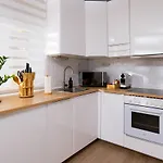 Amazing Apartment In Huertas