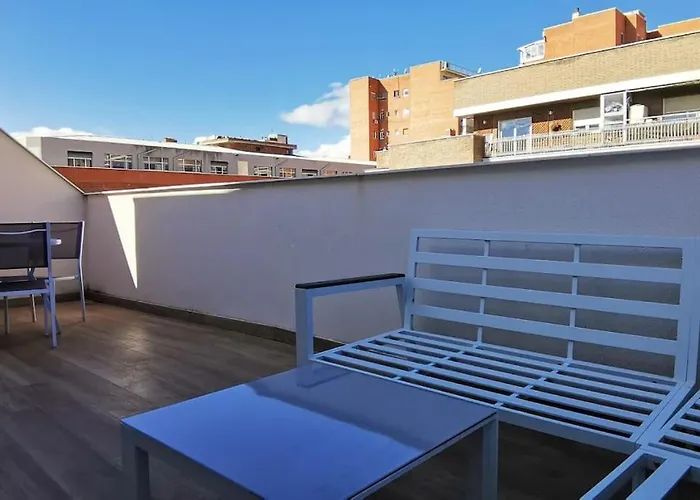 Elegant 2 Bedrooms Penthouse With Swimming Pool Acat