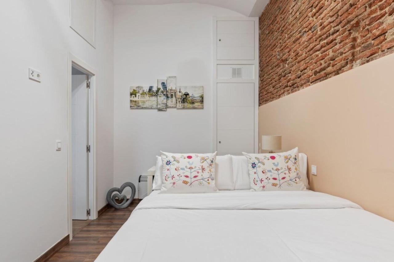 Contemporary Flat With 1-bedroom In Apartamento *