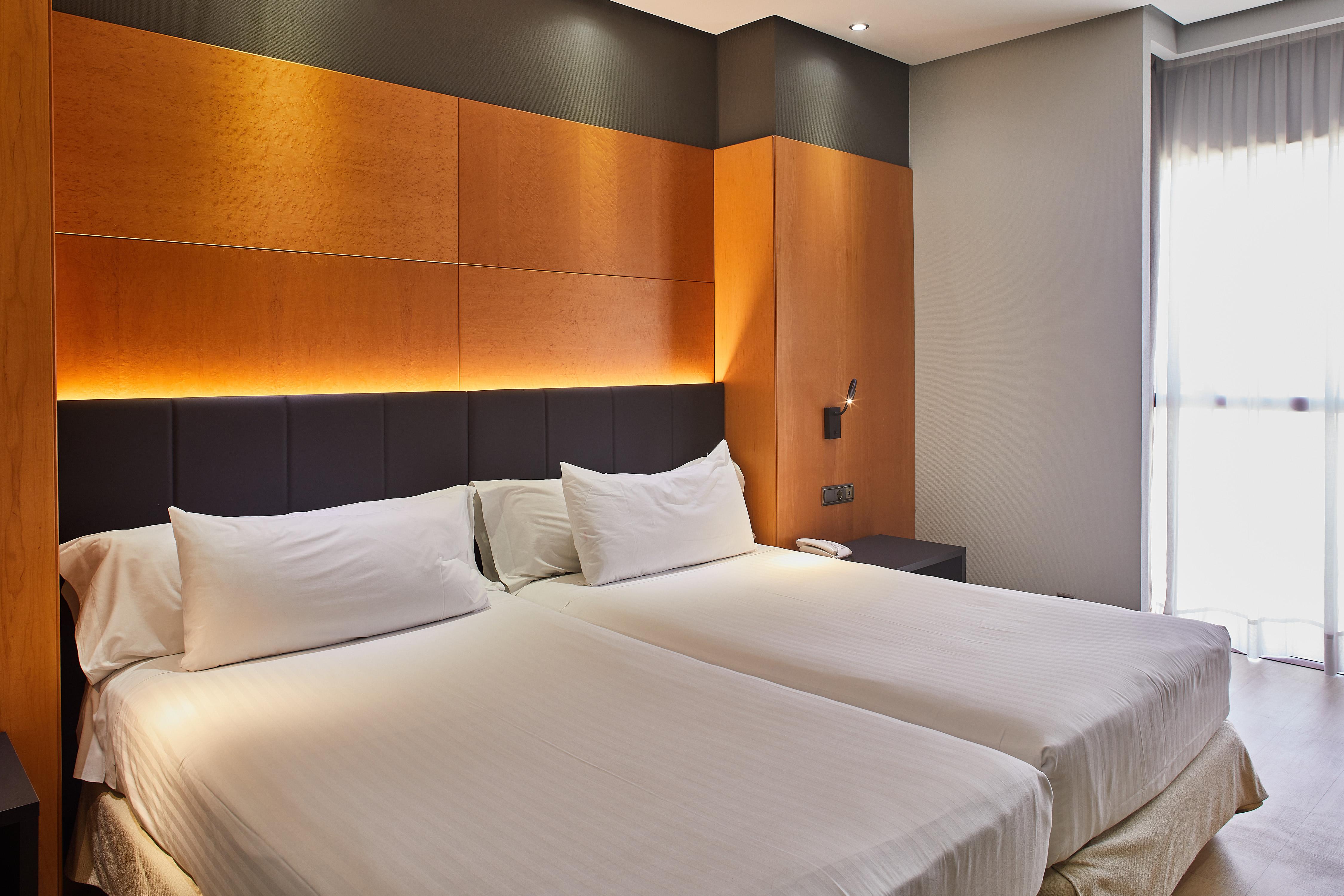 Silken Puerta 4*