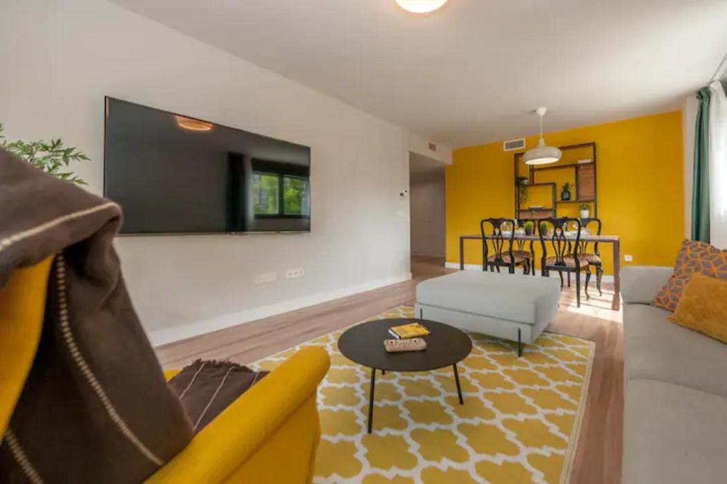 Moderno Y Lujoso Apartamento En Urbanizacion Privada Con Terraza De Diseño En Valdebebas / Ciudad Deportiva Real / Feria De