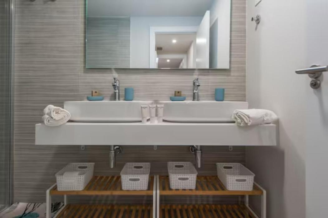 Apartamento Moderno Y Lujoso Apartamento En Urbanizacion Privada Con Terraza De Diseño En Valdebebas / Ciudad Deportiva Real / Feria De Madrid