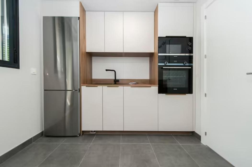 Moderno Y Lujoso Apartamento En Urbanizacion Privada Con Terraza De Diseño En Valdebebas / Ciudad Deportiva Real / Feria De *