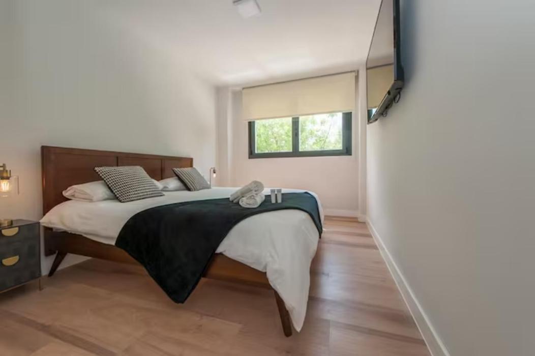 Moderno Y Lujoso Apartamento En Urbanizacion Privada Con Terraza De Diseño En Valdebebas / Ciudad Deportiva Real / Feria De * Madrid