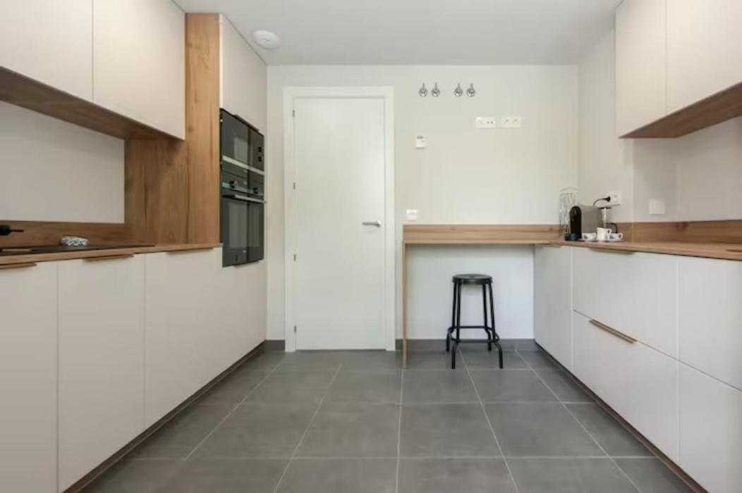 Moderno Y Lujoso Apartamento En Urbanizacion Privada Con Terraza De Diseño En Valdebebas / Ciudad Deportiva Real / Feria De Apartamento Madrid