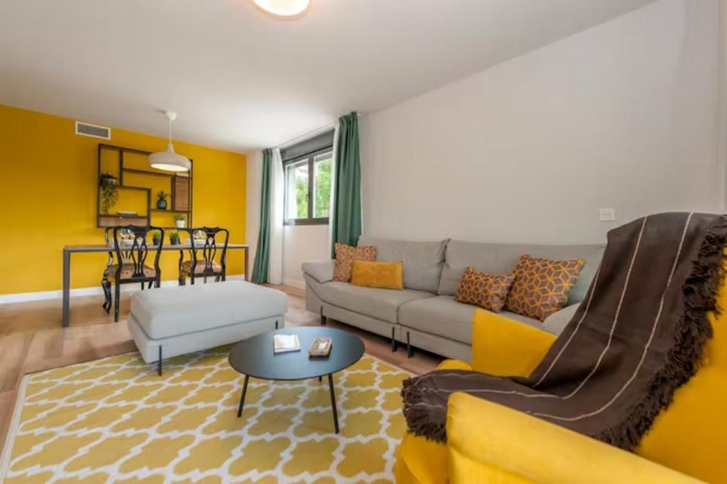 Moderno Y Lujoso Apartamento En Urbanizacion Privada Con Terraza De Diseño En Valdebebas / Ciudad Deportiva Real / Feria De Apartamento