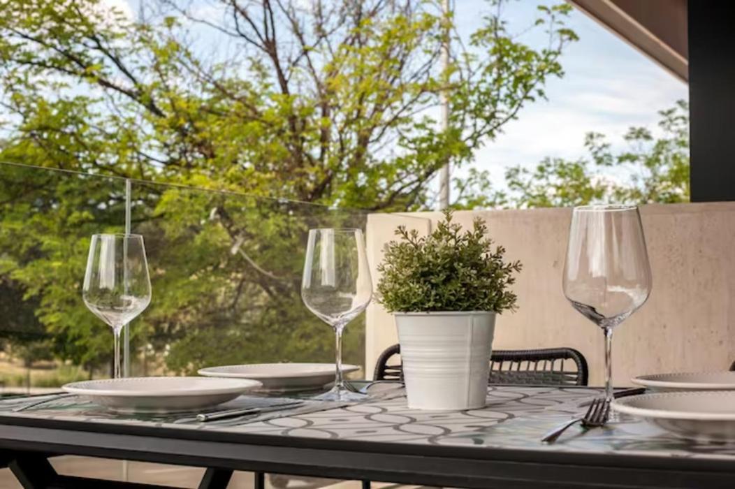 Moderno Y Lujoso Apartamento En Urbanizacion Privada Con Terraza De Diseño En Valdebebas / Ciudad Deportiva Real / Feria De