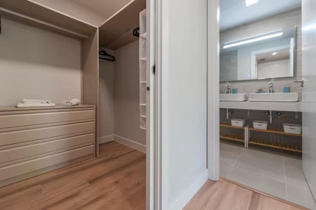 Moderno Y Lujoso Apartamento En Urbanizacion Privada Con Terraza De Diseño En Valdebebas / Ciudad Deportiva Real / Feria De Apartamento Madrid