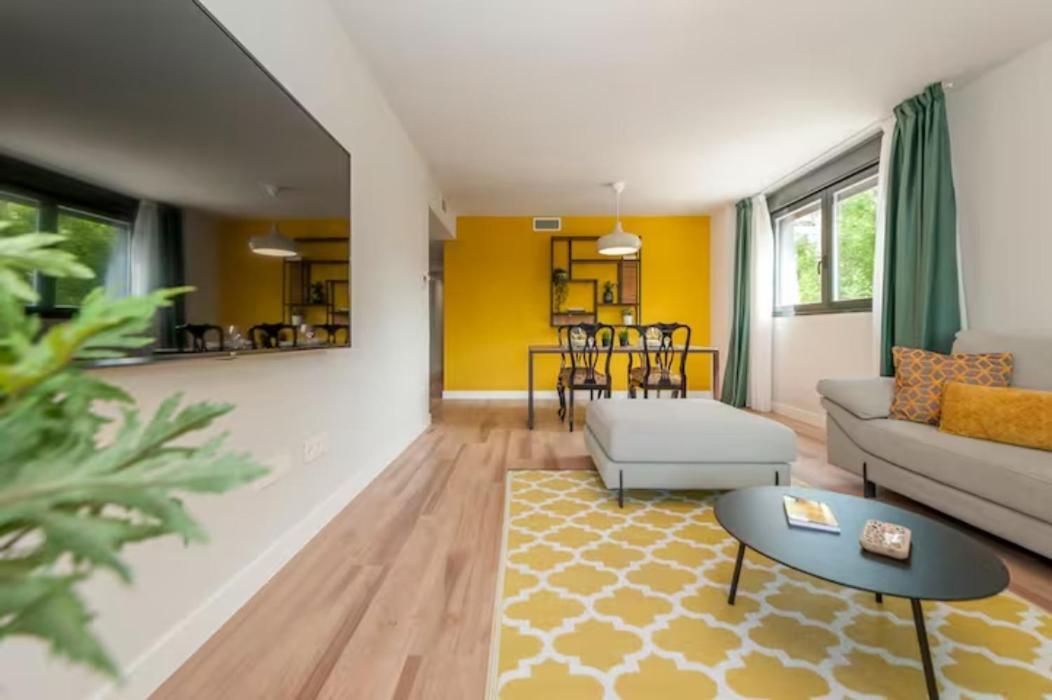 Apartamento Moderno Y Lujoso Apartamento En Urbanizacion Privada Con Terraza De Diseño En Valdebebas / Ciudad Deportiva Real / Feria De Madrid