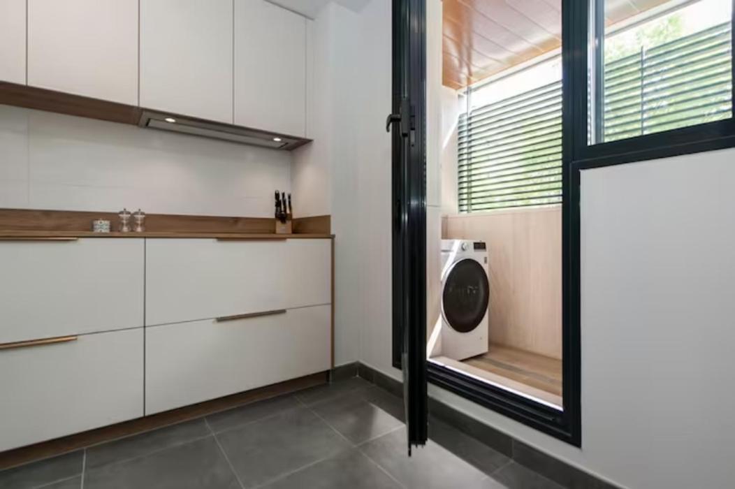Moderno Y Lujoso Apartamento En Urbanizacion Privada Con Terraza De Diseño En Valdebebas / Ciudad Deportiva Real / Feria De Apartamento *