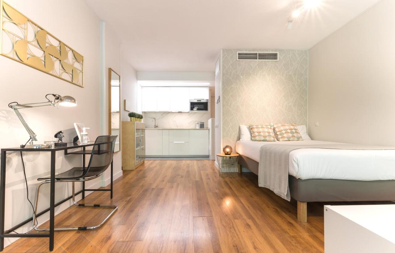 Paseo Del Prado I - Estudio Con Piscina Y Terraza